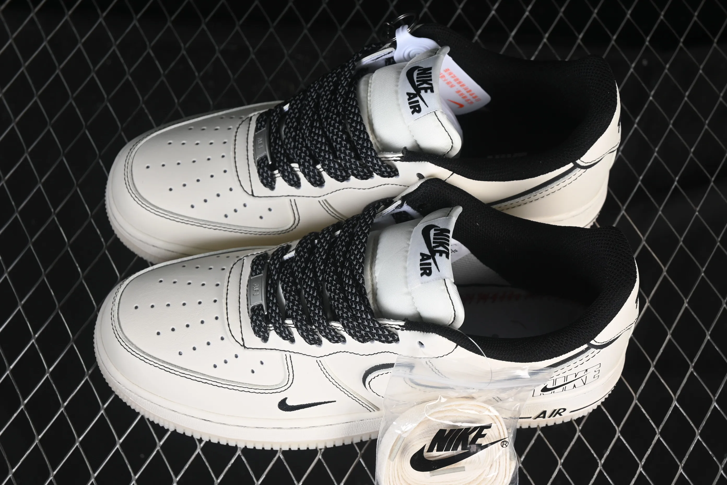 All categories Nk Air Force 1 Air Force series Nk Air Force 1 Low Air Force low-top Nike Air Force 1'07 Low Beige and black Bugs Bunny crystal bottom Air Force 1 low-top casual sneakers SM6668-115